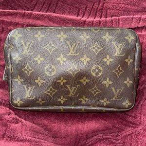 ‼️SOLD‼️ ✨Authentic Louis Vuitton Monogram Trousse 23✨